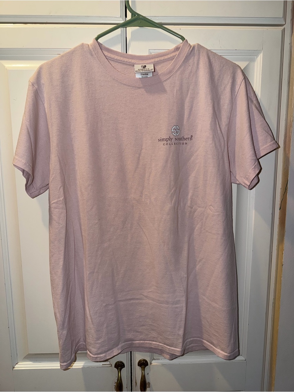 Simply Southern โNurse LifeโCrewneck Tee in Pale Pink Size M